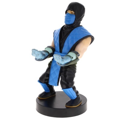 Figura de ação de personagem com traje azul e preto segurando gelo azul