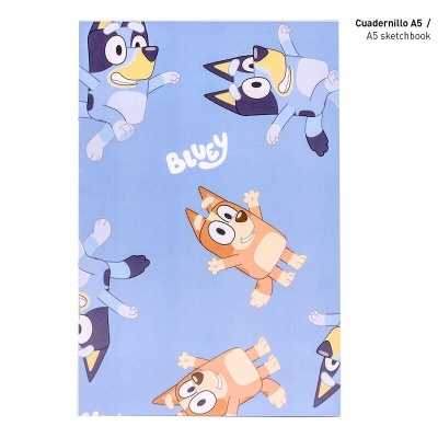 Caderno A5 azul claro com personagens de desenho animado Bluey e texto 'Blucy'