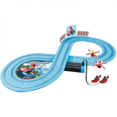 Pista de corridas azul com comandos e decoração Mario Kart