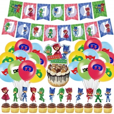 Decoração de aniversário com balões coloridos, cupcakes e bolo com personagens PJ Masks