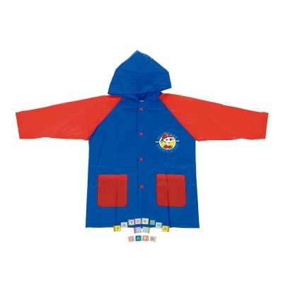 Casaco impermeável infantil azul e vermelho com capuz e patch animado