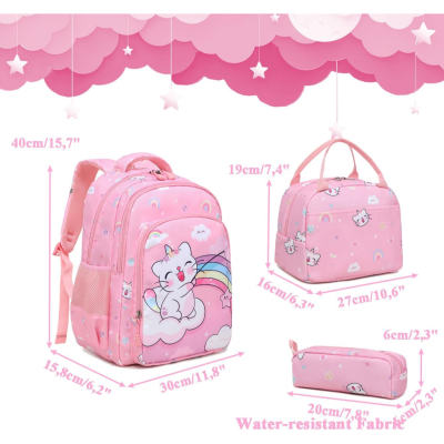 Conjunto infantil rosa com mochila, bolsa e estojo estampados com gato e arco-íris