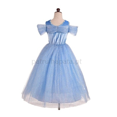 Vestido infantil azul claro brilhante em manequim