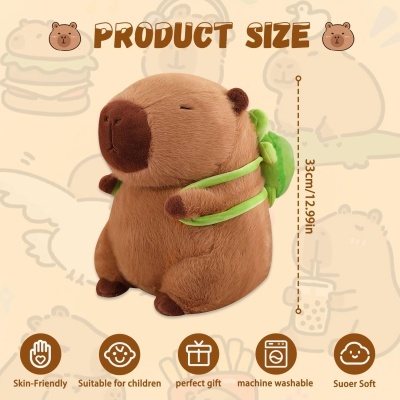 Pelúcia castanha de capivara com mochila verde e indicadores de características do produto