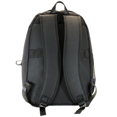 Mochila preta vista de trás com alças acolchoadas e alça para transporte