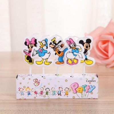 velas decorativas de festa com personagens Disney em base branca colorida