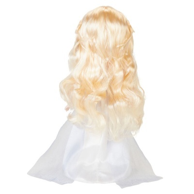 Boneca com cabelo loiro ondulado e vestido branco
