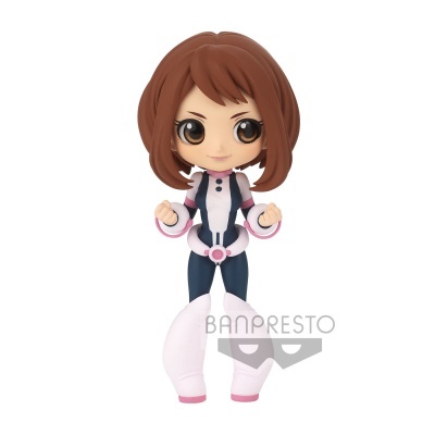 Figura Banpresto personagem com roupa azul escura e branca com detalhes rosa