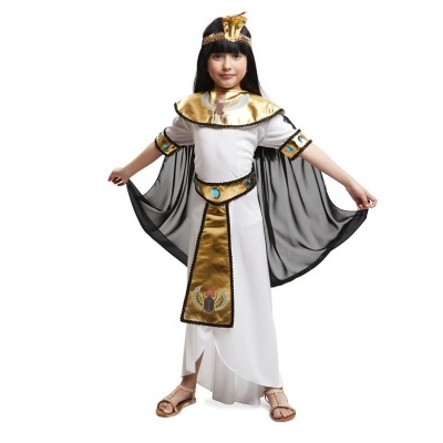 Criança com fantasia egípcia branca, preta e dourada com detalhes e acessórios temáticos