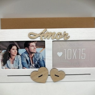 Moldura de madeira branca com palavras e corações decorativos para 2 fotografias 10x15 cm