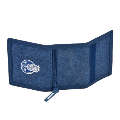 Carteira azul em tecido com fecho de mola e símbolo branco impresso