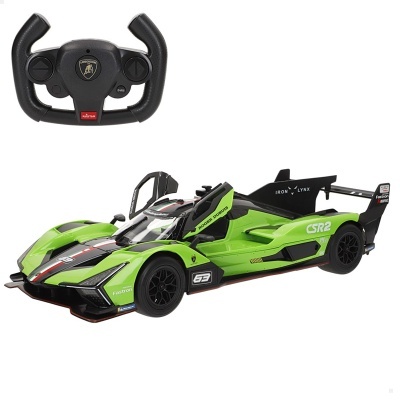 Carro de corrida em miniatura verde e preto com controlador de volante preto