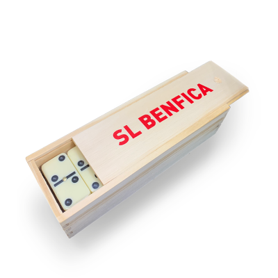 jogo de dominó em caixa de madeira com SL BENFICA na tampa