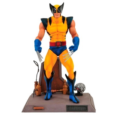 Figura de ação do Wolverine com traje amarelo e azul em base decorativa