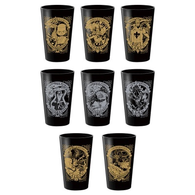 Sete copos pretos com ilustrações douradas e prateadas de figuras mitológicas