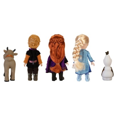 Cinco bonecos Disney vistos de costas, incluindo personagens humanos e animais.