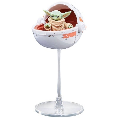 Miniatura Baby Yoda em pod branco com interior vermelho, em suporte transparente