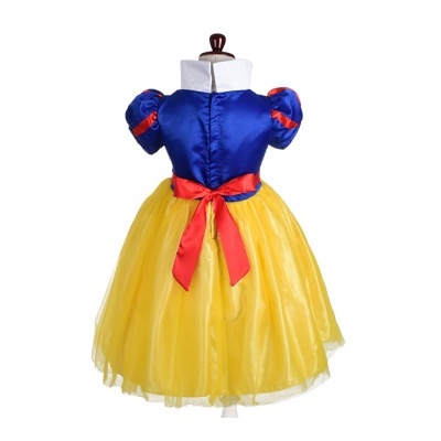 Vestido infantil azul, amarelo e vermelho com gola branca