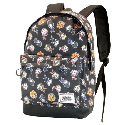 Mochila preta com personagens do anime Naruto coloridos e etiqueta frontal do anime