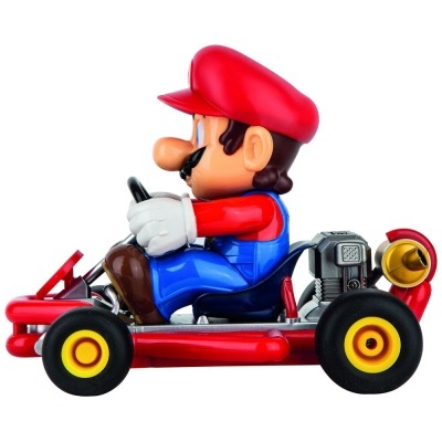 Figura Super Mario em kart vermelho, azul e amarelo