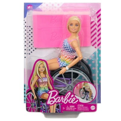 Boneca Barbie loira em cadeira de rodas colorida na embalagem