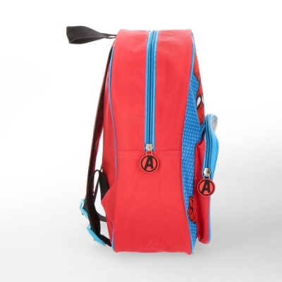 mochila infantil vermelha e azul com fechos e tiras ajustáveis