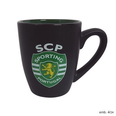 Caneca preta com emblema do Sporting Clube de Portugal