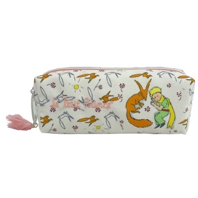 Estojo retangular branco com desenhos do Pequeno Príncipe e fecho rosa com borla.