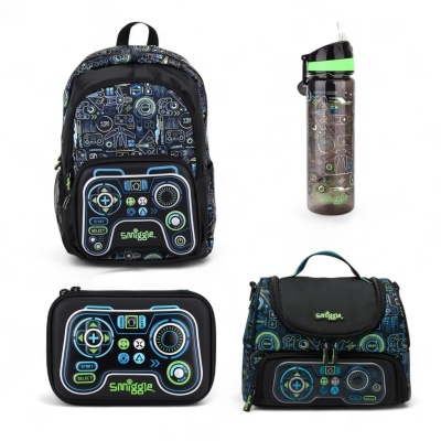 Mochila, estojo, lunch box e garrafa com padrões gráficos digitais em azul, verde e preto.