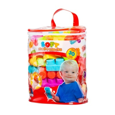 Pacote transparente com blocos de construção macios coloridos e imagem de criança