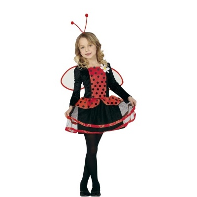 Rapariga com fantasia de joaninha vermelha e preta com asas e antenas