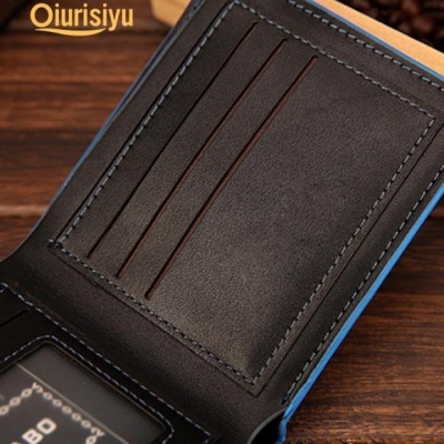 Carteira em pele preta com costuras azuis e vários compartimentos