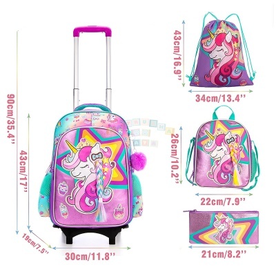 Conjunto escolar rosa com unicórnio e rodinhas.