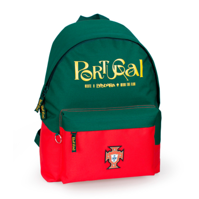 mochila verde e vermelha com texto Portugal e brasão