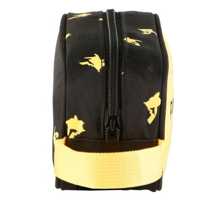 Bolsa preta com silhuetas amarelas e alça amarela