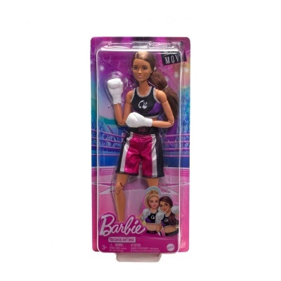 Boneca Barbie desportiva com luvas de boxe em embalagem