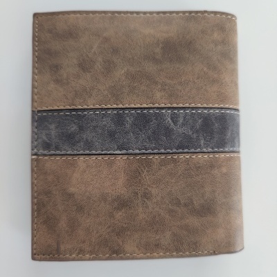 Carteira castanha com faixa cinza escuro horizontal