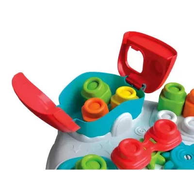 Brinquedo educativo infantil com peças coloridas e tampas vermelhas que se abrem