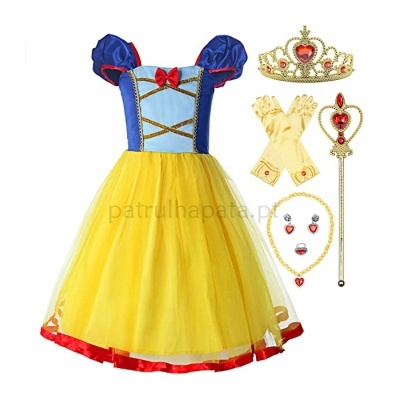 Vestido infantil tipo princesa com acessórios dourados e vermelhos em fundo branco