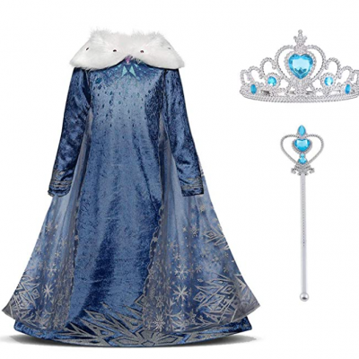Vestido azul escuro de veludo com padrão prateado, gola branca, tiara e cetro prateados com detalhes azuis