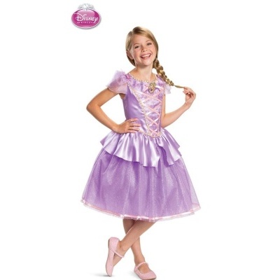 vestido de princesa lilás com tule e detalhes em laço, menina sorrindo