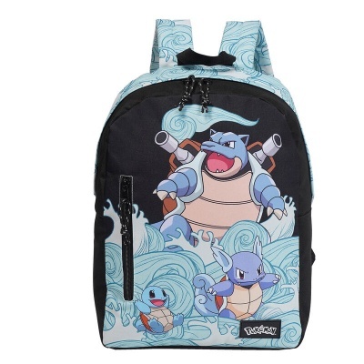 Mochila preta com estampa azul claro de personagens Pokémon Squirtle, Wartortle e Blastoise