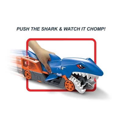Brinquedo tubarão azul com rodas laranja e carrinha cinzenta e laranja