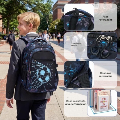 Mochila escolar preta e azul com estampa de bola de futebol