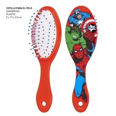 Escova de cabelo vermelha com personagens Marvel na parte traseira.