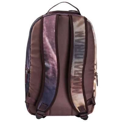 Mochila castanha com alças almofadadas e texto 'MANDARINA DUCK' numa alça