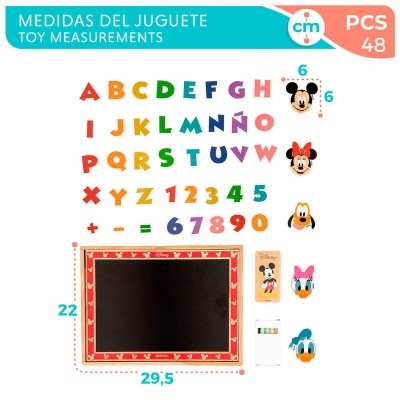 Brinquedo educativo com letras, números, símbolos e placa retangular com moldura vermelha.