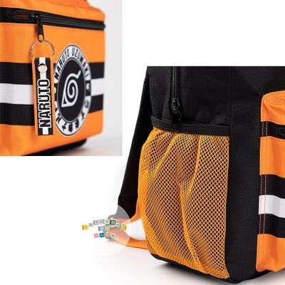 Mochila laranja, branco e preto com chaveiro Naruto e símbolo circular