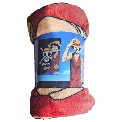 Manta vermelha de pelúcia com estampa do personagem Luffy de One Piece
