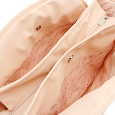 Interior de mala rosa claro com padrão 'Pepe Jeans' no forro